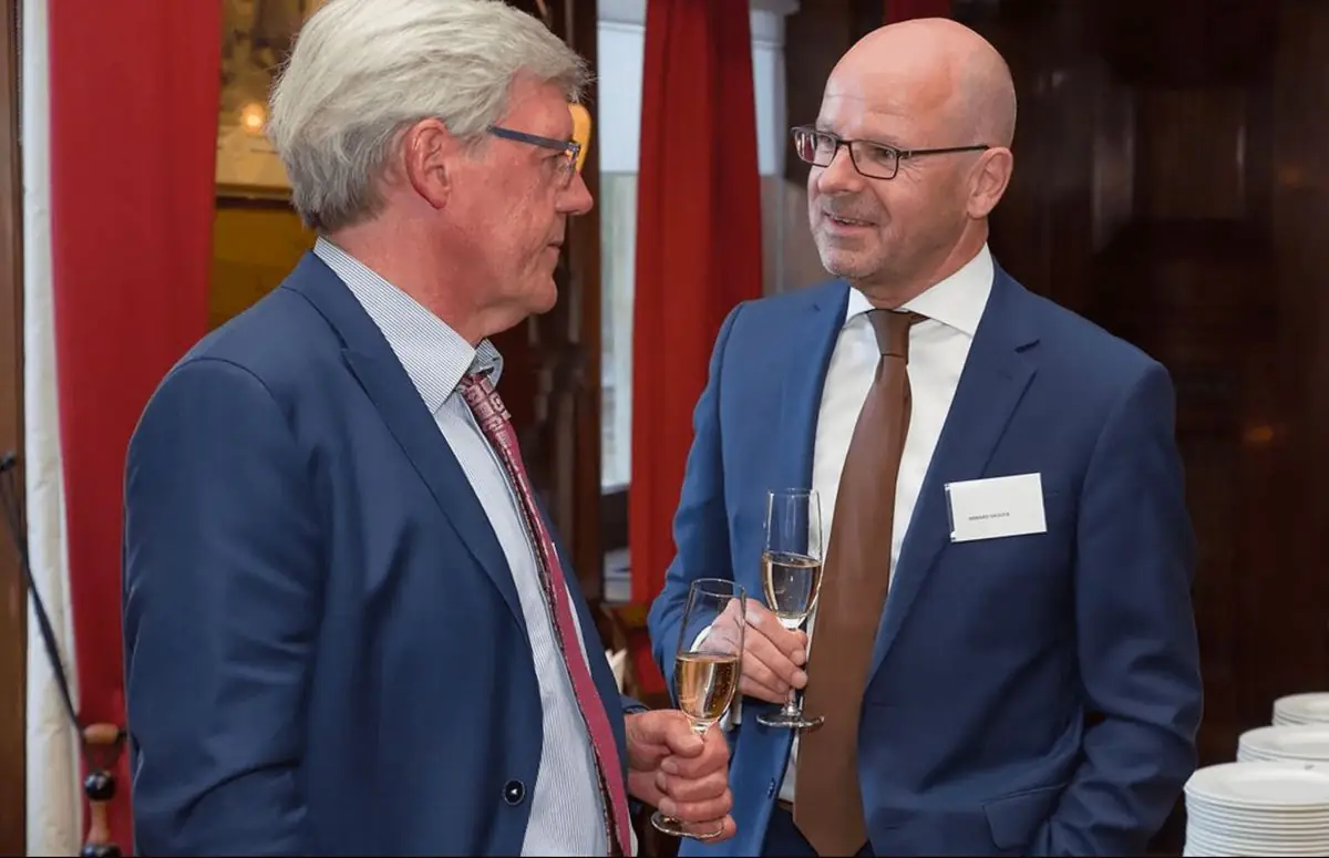 Gerard Grouve in gesprek tijdens een netwerkbijeenkomst